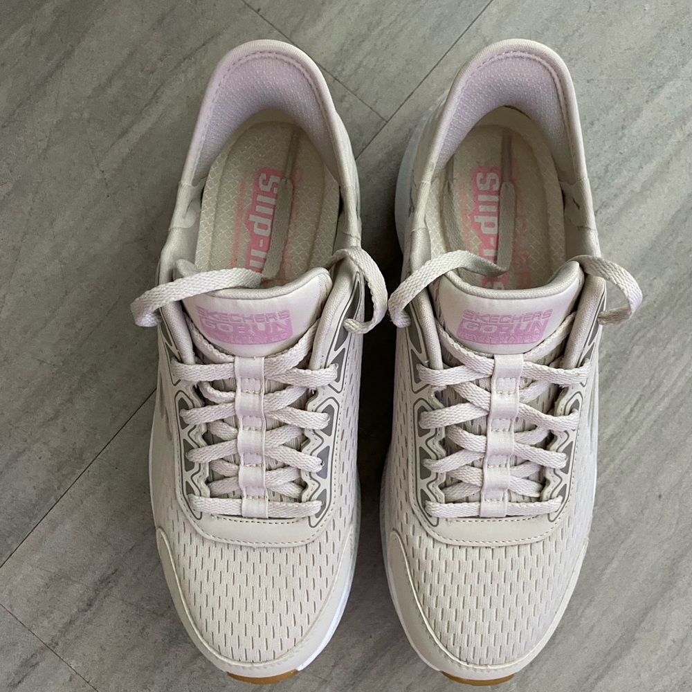 Womens Skechers Slip Ins Go Run Consistent 2.0 Size 6.5 New without box